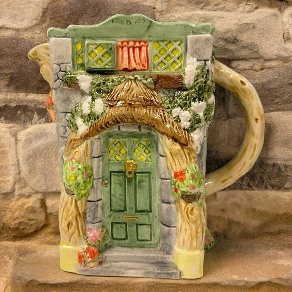 VINTAGE HERITAGE MINT LTD. CERAMIC PITCHER MEDIEVAL STYLE BUILDING‎